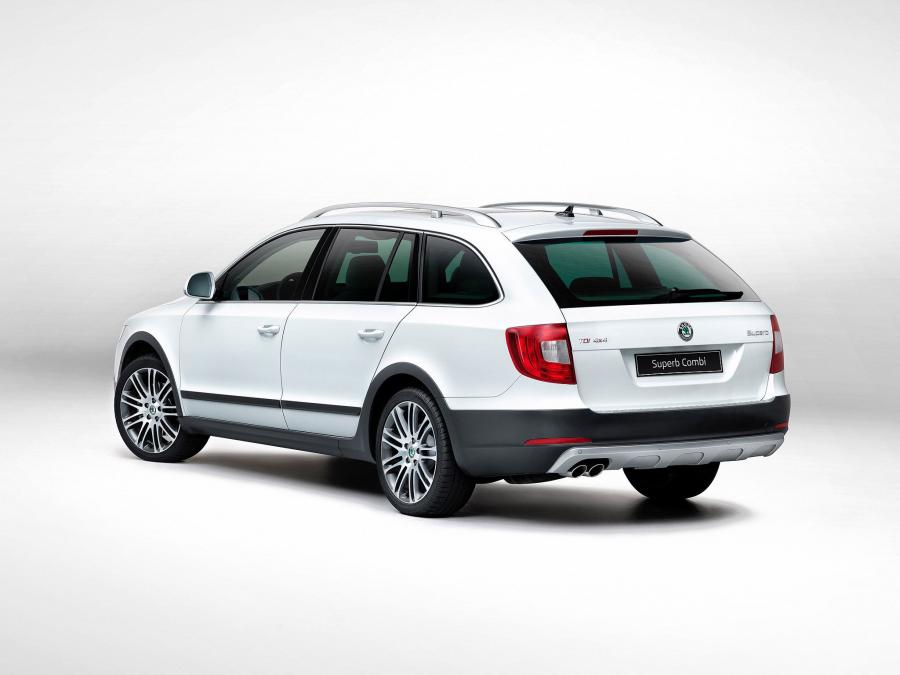  Skoda Superb Combi OutDoor 2012 года  (фото 2 из 4)